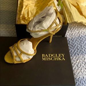 Badgley Mischka size 8 gold leather sole women